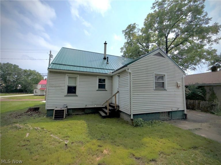 1049 Mckinley Street, Warren, OH - Photo 3