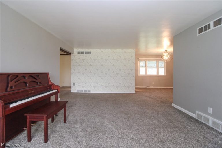 2985 Heatherbrae Drive, Youngstown, OH - Photo 4