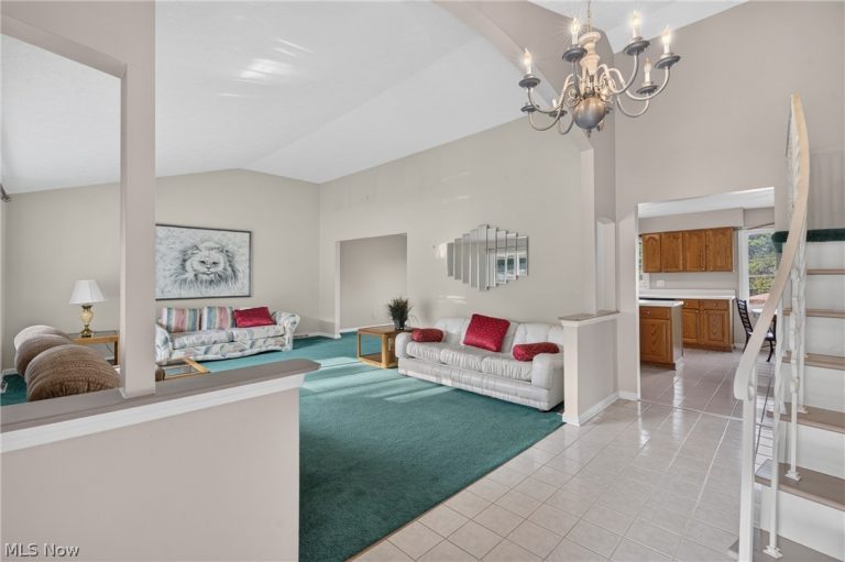 7171 Rustic Oval, Seven Hills, OH - Photo 5