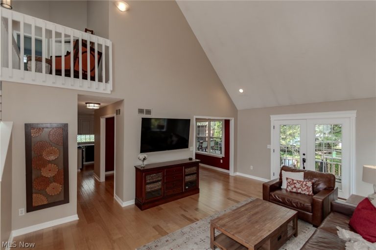102 Middle Post Point, Chardon, OH - Photo 6