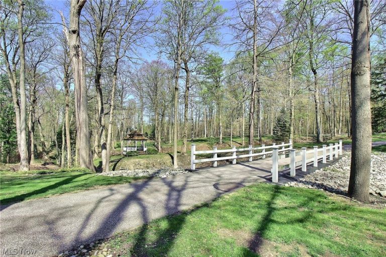1160 Fox Hill Drive, Gates Mills, OH - Photo 6