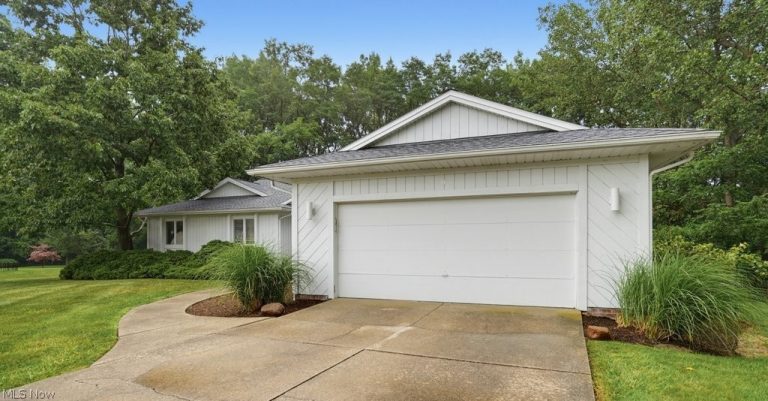 28653 Estates Court, Solon, OH - Photo 4