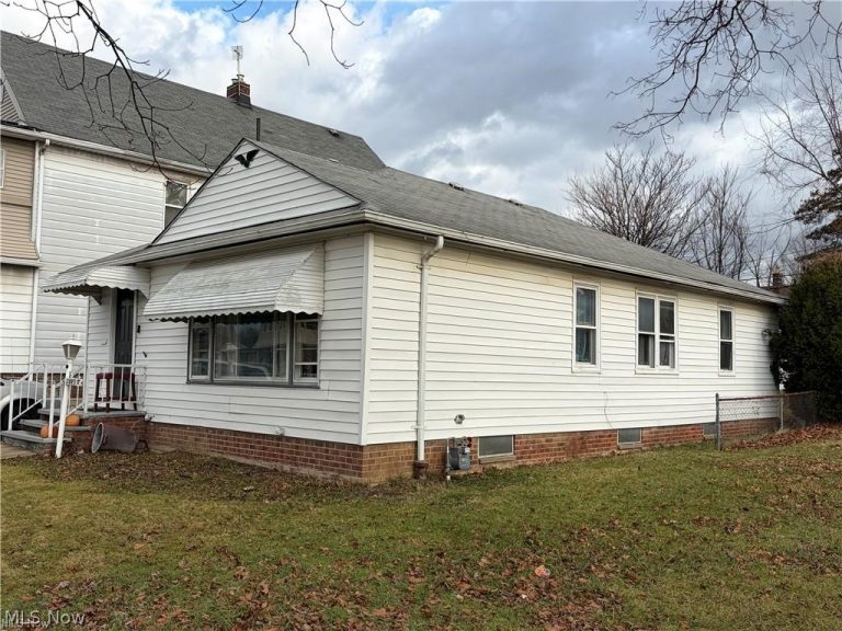 3895 151st Street, Cleveland, OH - Photo 2