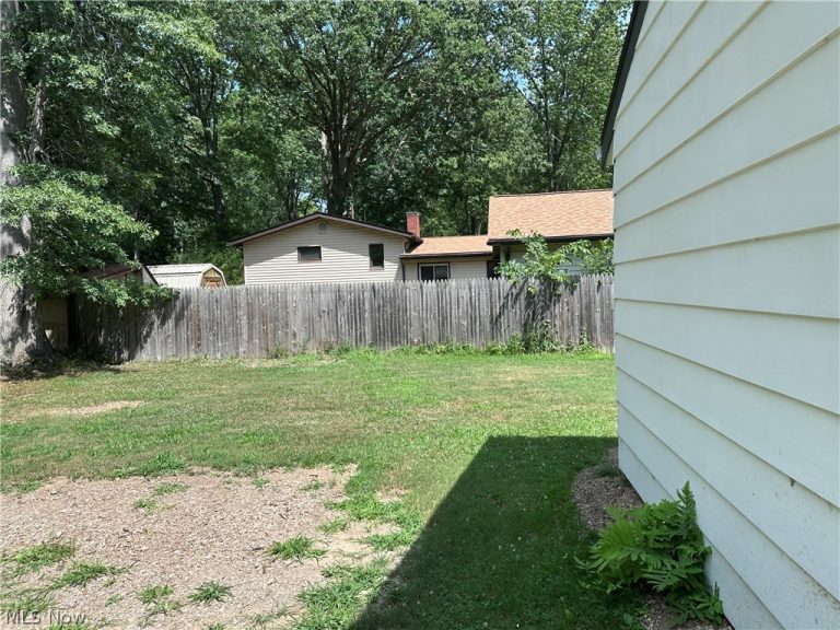 4871 Edwards Drive, Geneva, OH - Photo 4