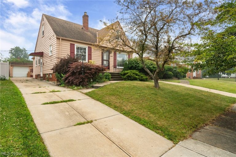 9405 Ansonia Avenue, Brooklyn, OH - Photo 2