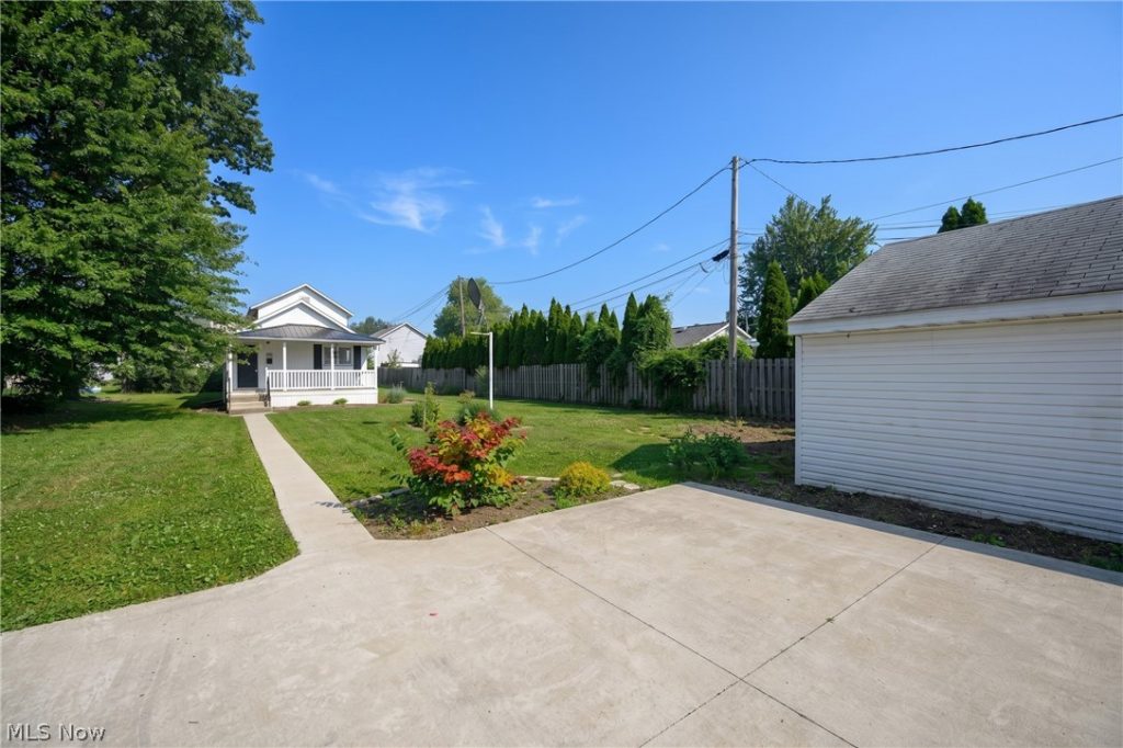 368 4th Drive, New Philadelphia, OH