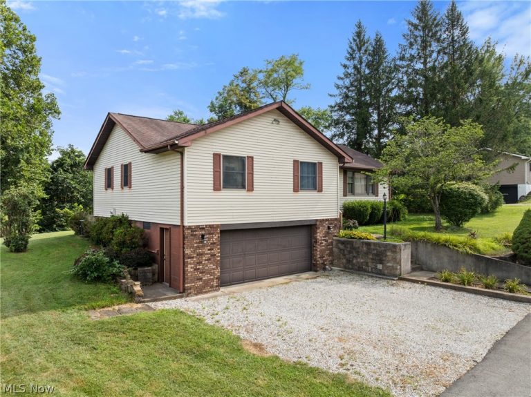 56062 Governor Drive, Bellaire, OH - Photo 2