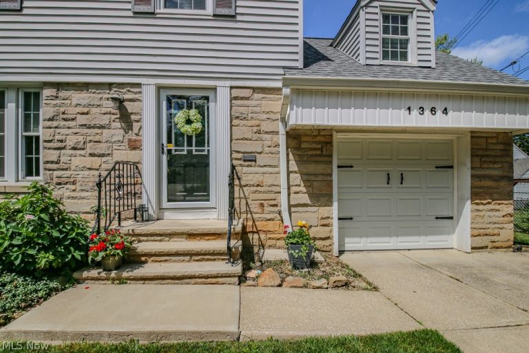 1364 Clearview Road, Lyndhurst, OH - Photo 2