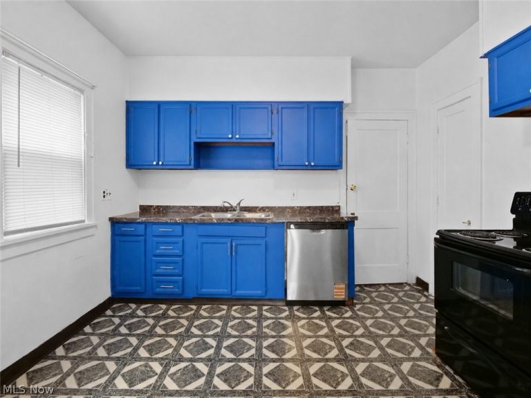 3141 Kensington Road, Cleveland Heights, OH - Photo 3
