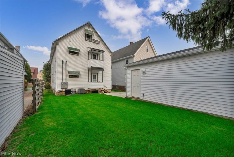 2124 Wascana Avenue, Lakewood, OH - Photo 8