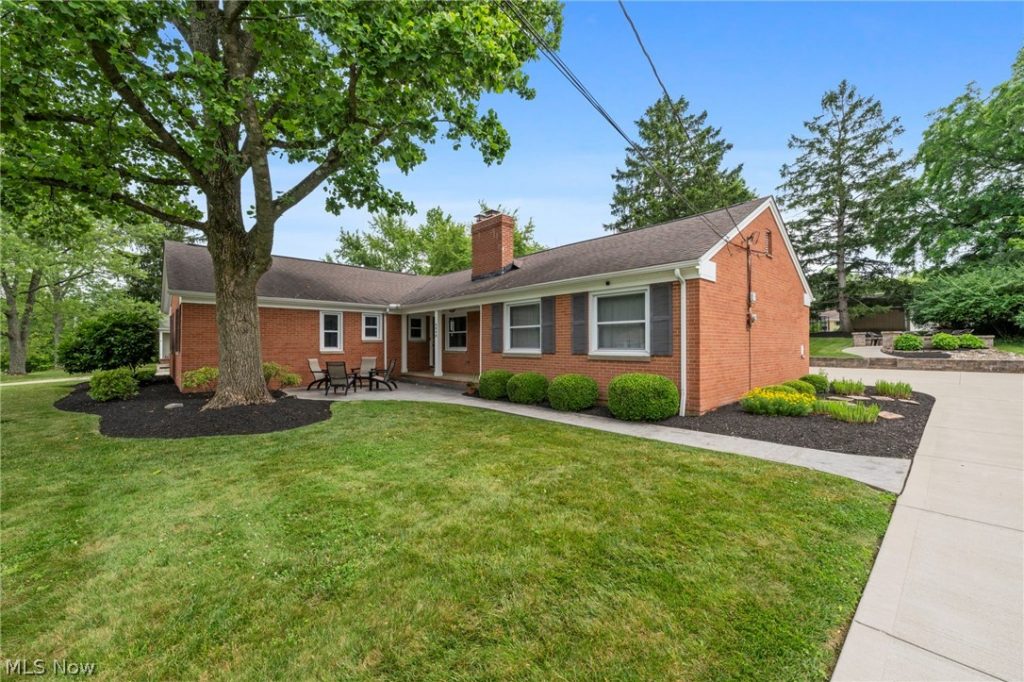 6848 Rosemont Drive, Brecksville, OH