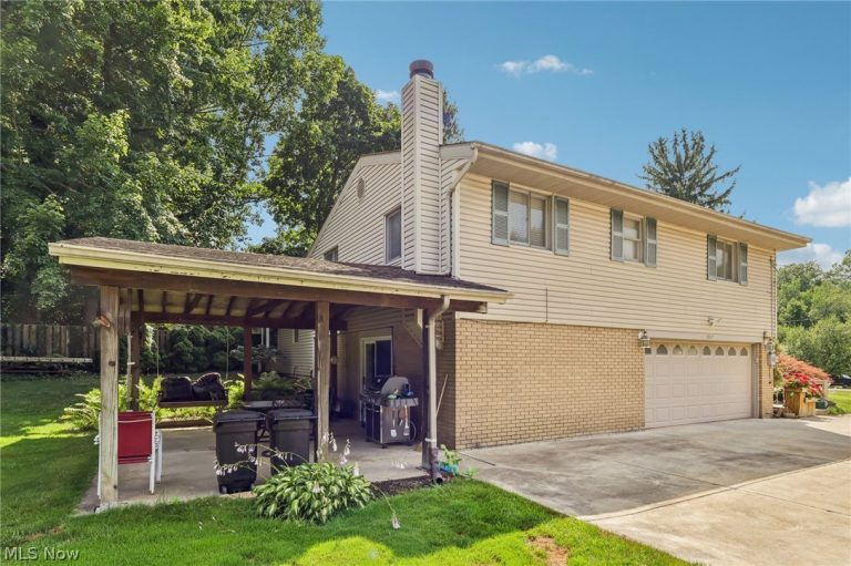 8127 Rolling Brook Road, Sagamore Hills, OH - Photo 3