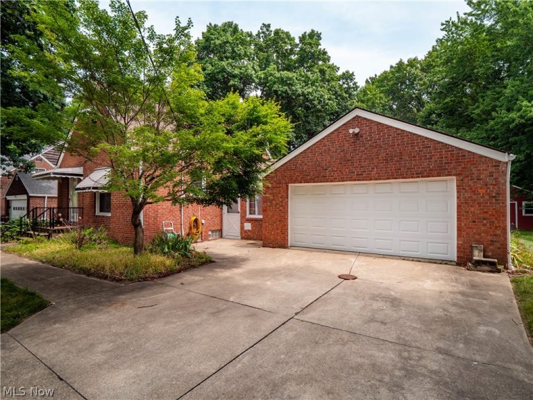 6531 Bonroi Drive, Seven Hills, OH - Photo 5