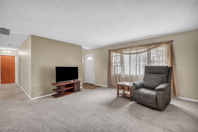 9186 Shepard Road, Macedonia, OH - Photo 4