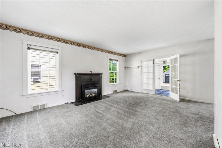 28707 Gilchrist Drive, Willowick, OH - Photo 2