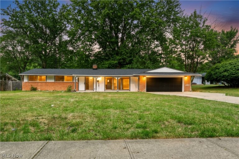 2203 Lee Boulevard, East Cleveland, OH - Photo 2