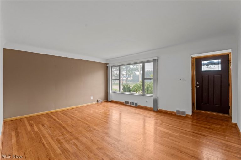 20707 Hilliard Boulevard, Rocky River, OH - Photo 2