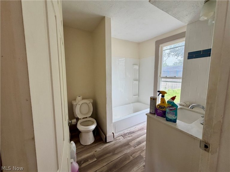 37454 Euclid Avenue, Willoughby, OH - Photo 6