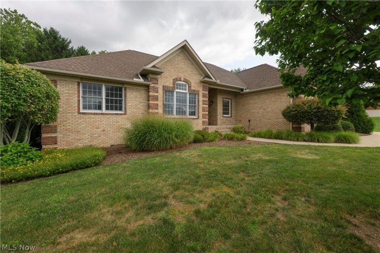 834 Forrest Ridge Drive, Dover, OH - Photo 3