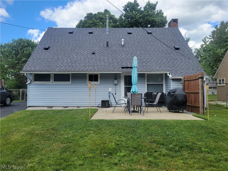 2250 Wichert Drive, Cuyahoga Falls, OH - Photo 4