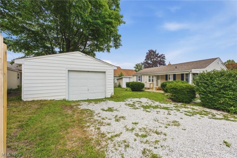 1539 Parkway Boulevard, Alliance, OH - Photo 6