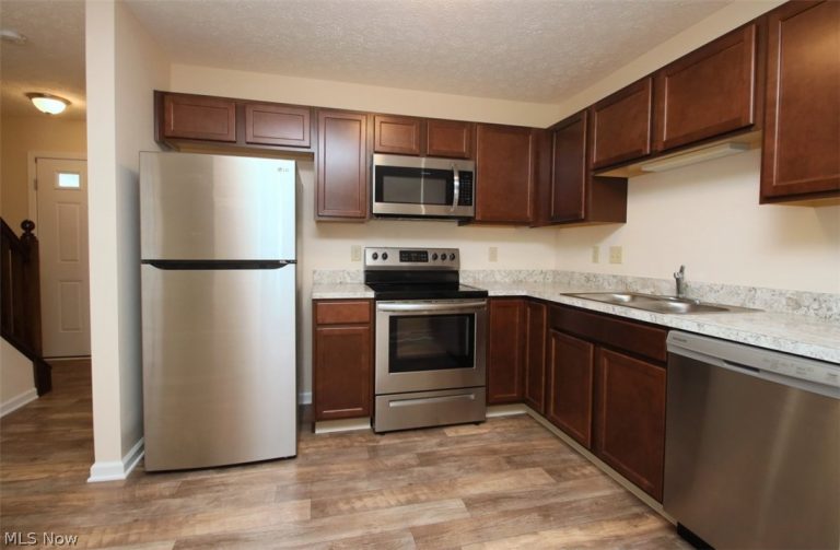 33160 Beverly Lane, Avon Lake, OH - Photo 5