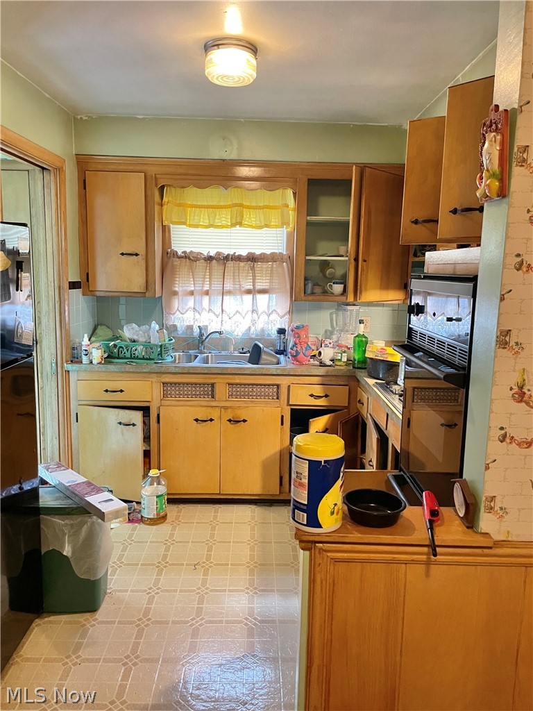 18807 Longview Avenue, Maple Heights, OH - Photo 5