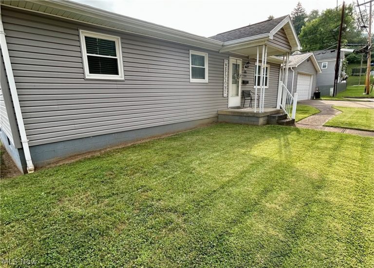 300 38th Street, Shadyside, OH - Photo 2