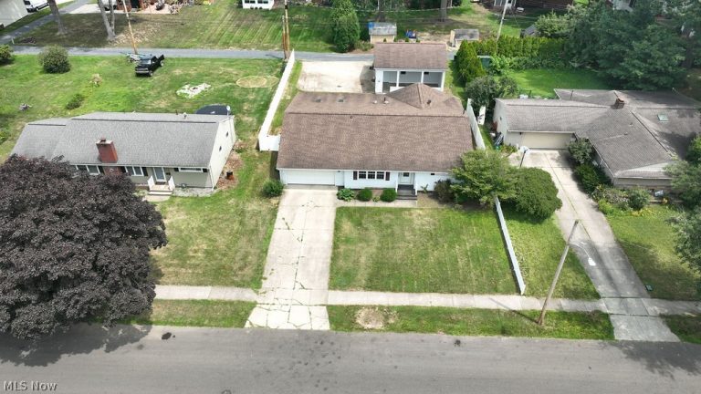 129 James Street, Dover, OH - Photo 2