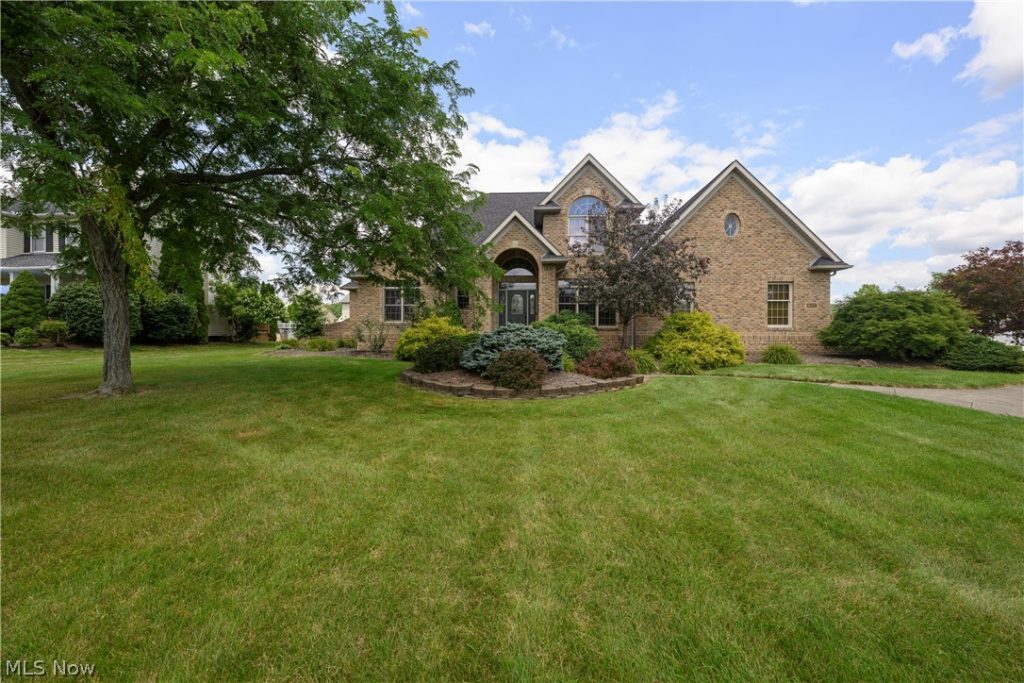 827 Mesa Verde Drive, Barberton, OH