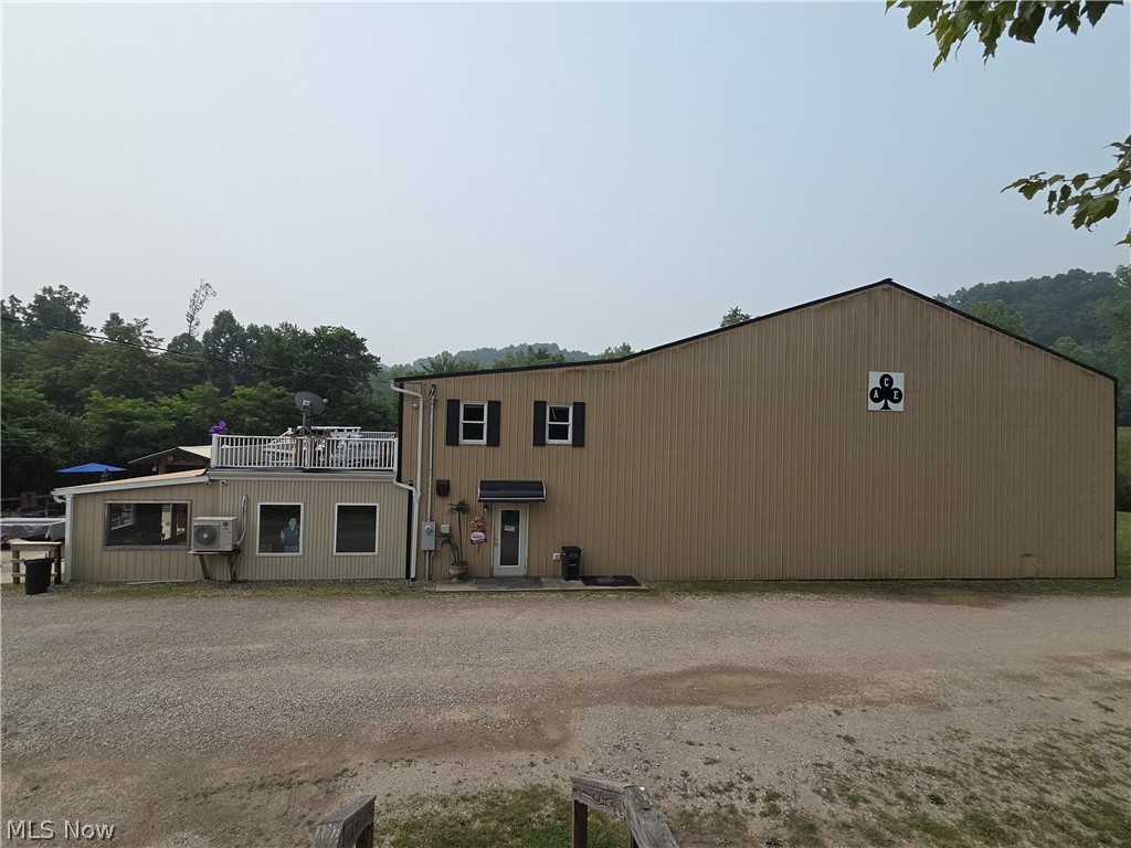 24825 Armstrong Hill Road, Lower Salem, OH