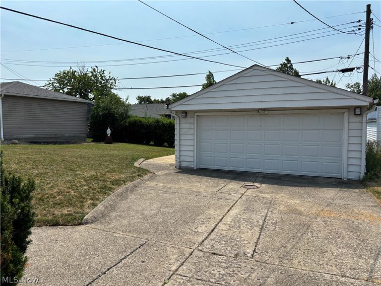 536 WESTVIEW Road, Bedford, OH - Photo 6