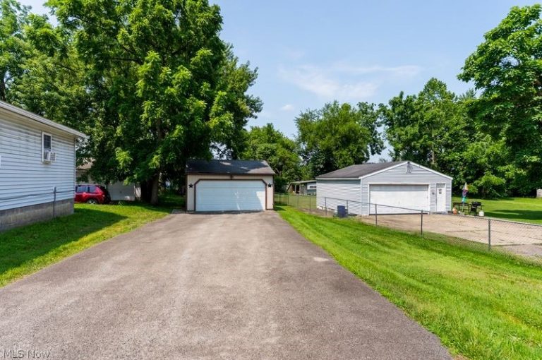 71 Elm Street, Struthers, OH - Photo 6