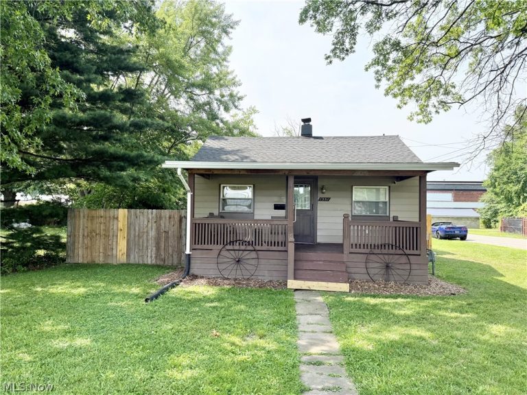 1351 Mazda Street, Warren, OH, 44483