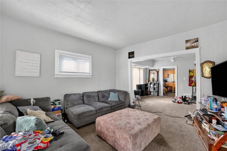 11201 Melba Avenue, Cleveland, OH - Photo 5