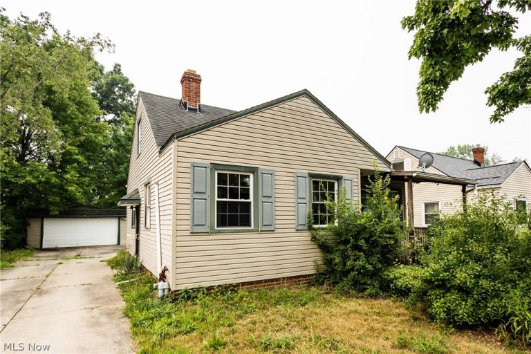 16906 Holly Hill Drive, Cleveland, OH - Photo 3