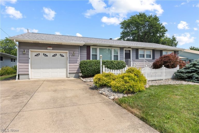 429 Morton Road, Vermilion, OH - Photo 2