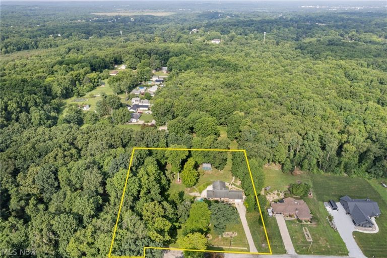 4290 Woodedge Boulevard, New Franklin, OH - Photo 6