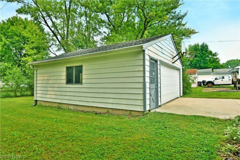 8143 Venice Heights Drive, Warren, OH - Photo 5