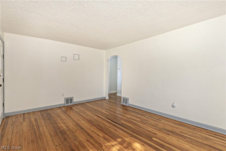 1682 Longwood Drive, Mayfield Heights, OH - Photo 8