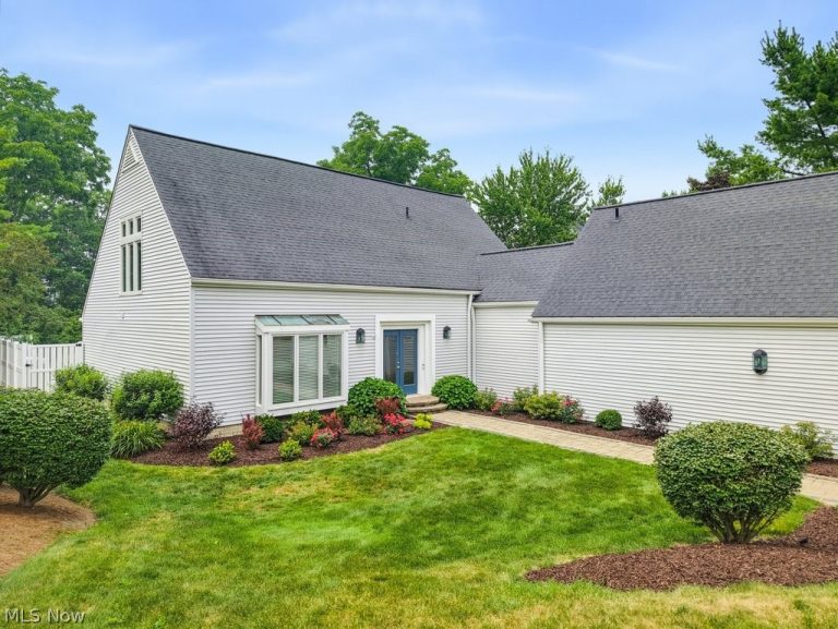 975 Meadowlark Circle, Aurora, OH - Photo 2