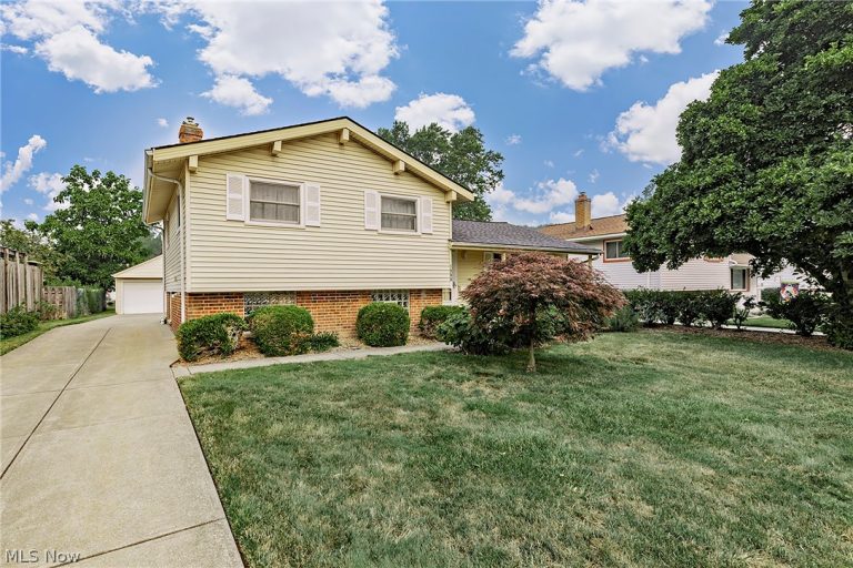 1300 Giesse Drive, Mayfield Heights, OH - Photo 2
