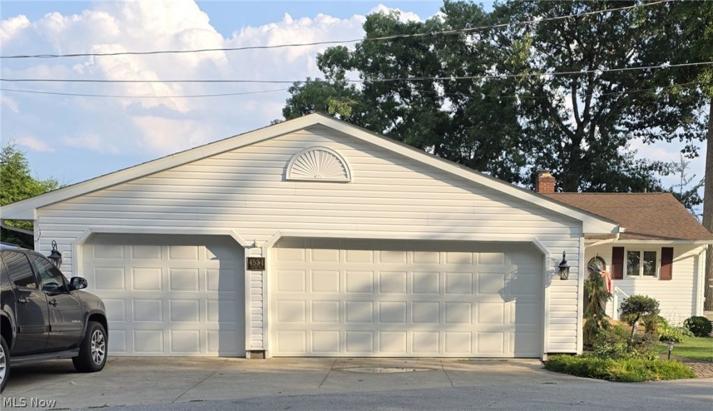 4534 Lahm Drive, New Franklin, OH