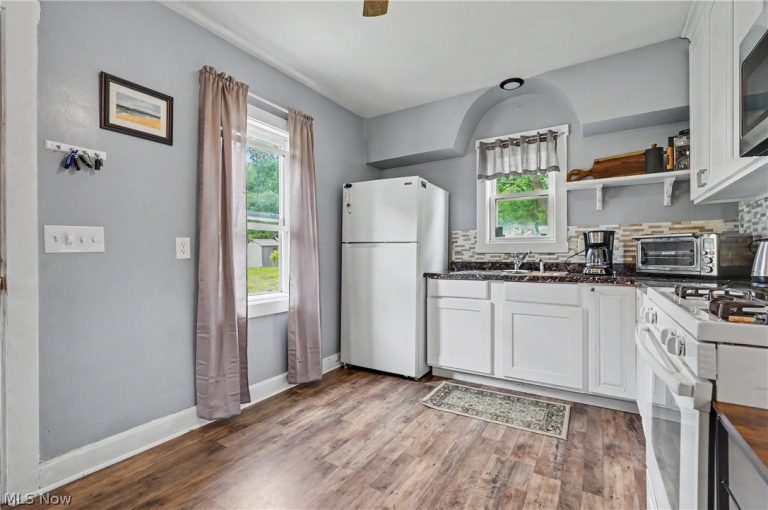 470 Secrist Lane, Girard, OH - Photo 6