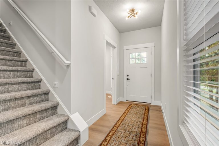 1021 Learidge Road, Lyndhurst, OH - Photo 8