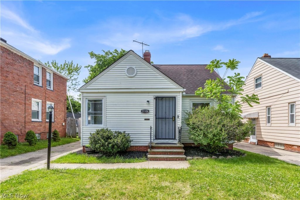 21106 Gardenview Drive, Maple Heights, OH