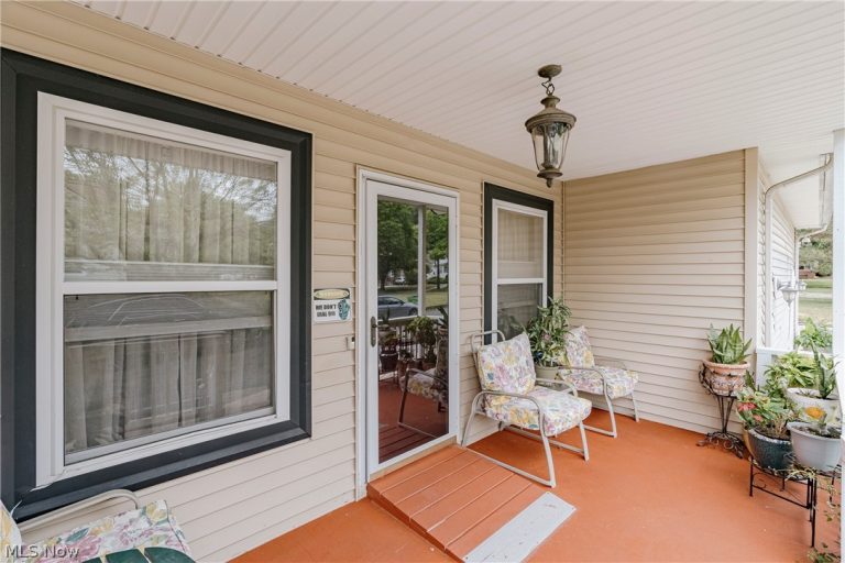 6306 Meadowbrook Road, Garfield Heights, OH - Photo 4