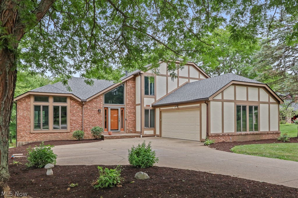 315 Valley Brook Oval, Hinckley, OH