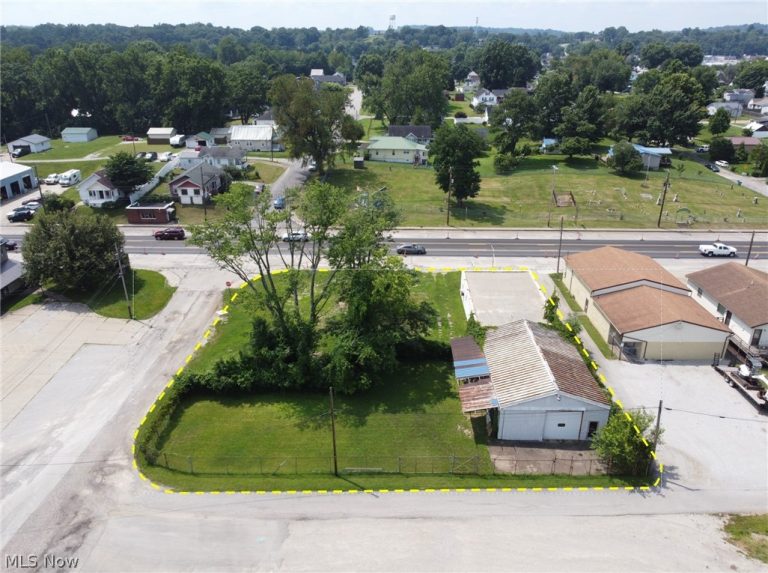 2209 Camden Avenue, Parkersburg, WV - Photo 2