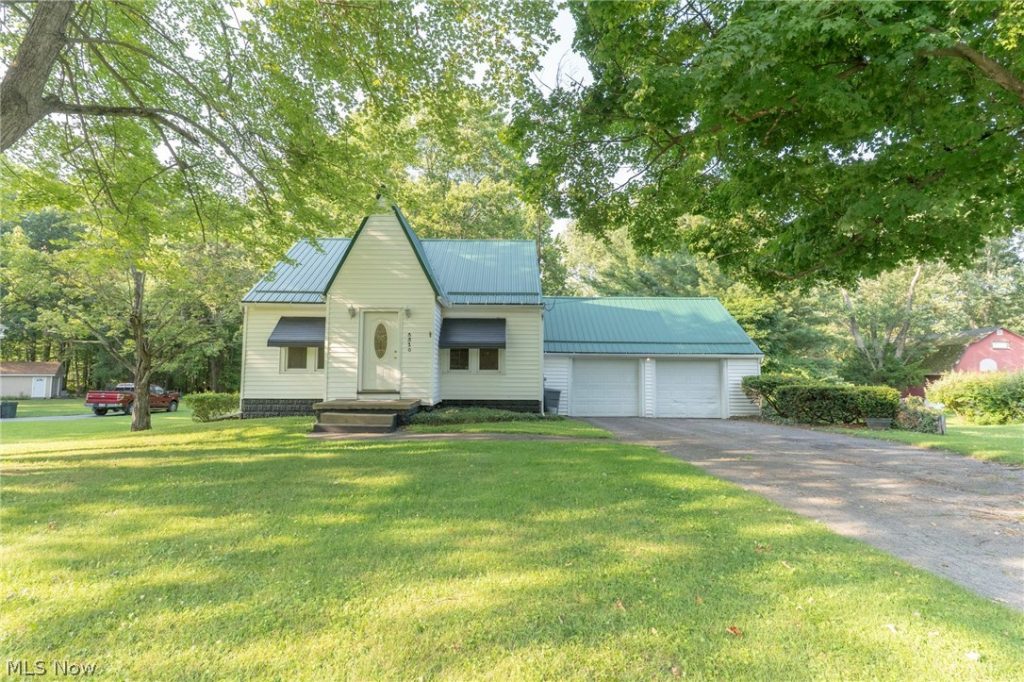 5510 Park Road, Leavittsburg, OH